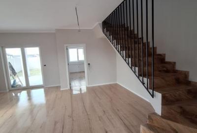 Duplex cu 5 camere cu Canalizare în Moșnița Nouă - 2