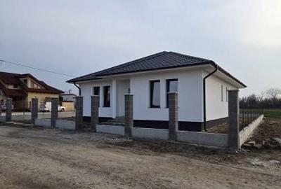 Casă cu 4 camere cu Teren 431 Mp în Central - 10