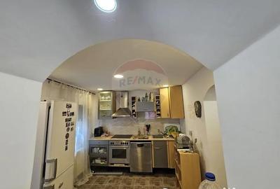 Casă cu 7 camere cu Teren 1134 Mp în Tarcău - 9