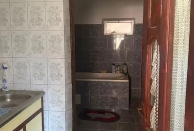 Casă cu 5 camere cu Teren 3279 Mp în Central - 2