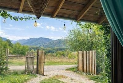 FILM! Resedinte montane,mobilate,echipate, jacuzzi,piscina,pretios areal,Sambata - 11