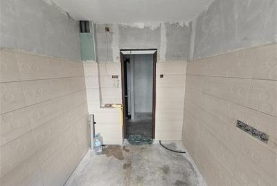 Apartament cu 2 camere semidecomandat în Micro I - 7