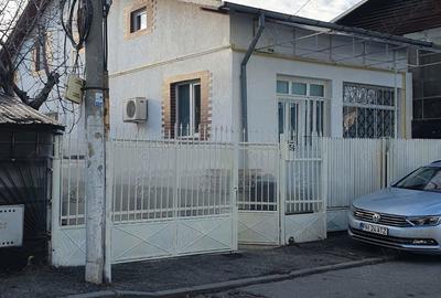 Casă cu 4 camere cu Teren 300 Mp în Central - 4