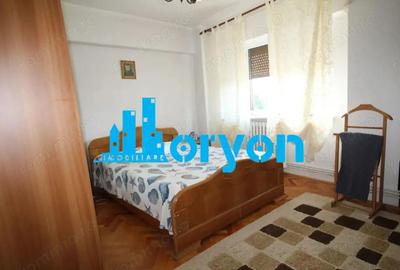 Apartament 3 camere, decomandat, etaj 3, strada 23 August Apartament 3 camere, decomandat, etaj 3, strada 23 August - 1