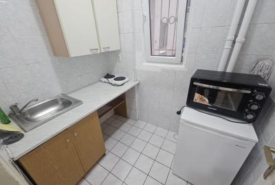 Victoriei  Universitate blocul Romarta garsoniera et 2/8 - 4