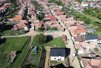 Teren de 842 mp, în Est - 13