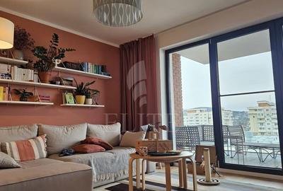 Apartament cu 2 camere semidecomandat, mobilat în Mărăști