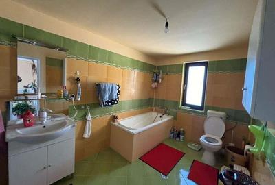 Casă cu 4 camere cu Teren 12500 Mp în Sântana de Mureș
