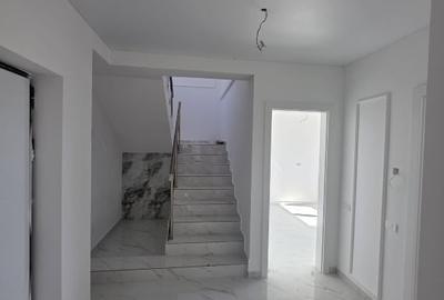 Casă individuală cu 4 camere cu Canalizare în Central - 4