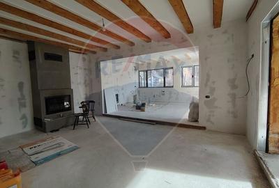 Casă cu 5 camere cu Teren 4000 Mp în Valea Voievozilor - 12