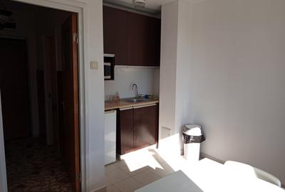 Apartament pentru birou — Calea Victoriei, vedere catre Palatul CEC - 6