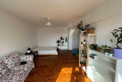 Piata Romana Calea Dorobantilor langa Facultatea ASE,aproape de metrou - 2