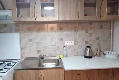 Apartament cu 3 camere semidecomandat în Berceni - 1
