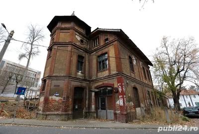Vand in municipiul Petro?ani zona supercentrala, o casa emblematica + teren aferent. - 2