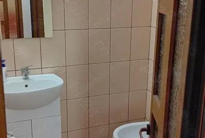 3 camere decomandat , parter cu balcon , Brosteni - 3