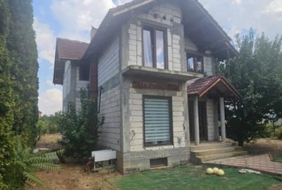 Casă cu 5 camere cu Teren 1300 Mp în Malu Mare - 8