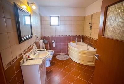 Casă cu 5 camere cu Teren 290 Mp în Calea București - 1