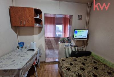 DE VANZARE apartament 2 camere decomandate Bulevardul Decebal - 8