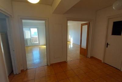 2 camere pe b-dul  Unirii, nemobilat, 440 euro 2 camere pe b-dul  Unirii, nemobilat, 440 euro - 3