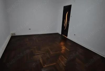 Apartament cu 4 camere decomandat în Roman - 1