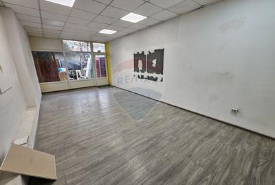 Spațiu comercial, de 45 mp, în Titan - 2