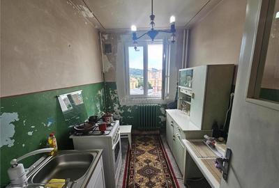 Apartament cu 2 camere semidecomandat în Micro I - 9