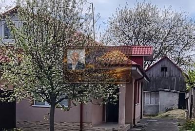 Casă cu 2 camere decomandat cu Teren 969 Mp în Păunești