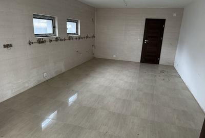 Casă cu 4 camere cu Teren 293 Mp în Central - 1