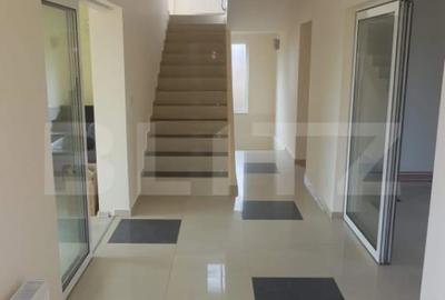 Casă cu 5 camere în Moșnița Nouă