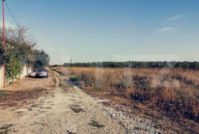 Teren intravilan 1156 mp, deschidere bilaterala, in spatele - 3