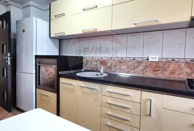 Apartament 3 camere de inchirat - Zona centrala Codlea - Comision 0% - 13