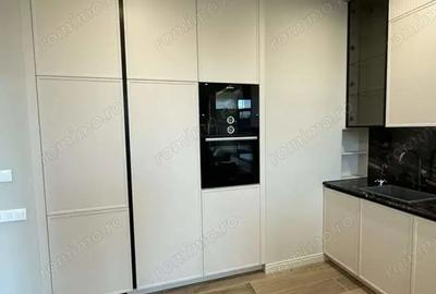 Apartament cu 2 camere decomandat în Tractorul