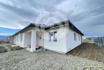 Duplex cu 3 camere cu Canalizare în Cristian - 1