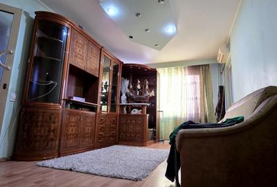 Apartament cu 4 camere semidecomandat, mobilat în Apărătorii Patriei