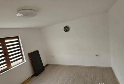 Casă cu 3 camere cu Teren 1720 Mp în Băicoi - 9