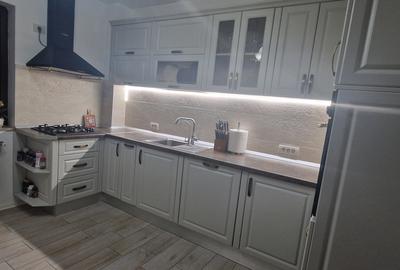 Casă cu 5 camere cu Teren 240 Mp în Mogoșoaia