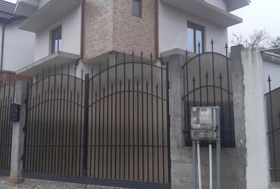 Casă cu 4 camere în Central - 1