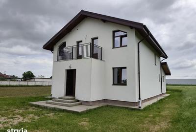 Casă cu 4 camere cu Teren 508 Mp în Ulmi