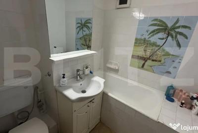 Apartament cu 3 camere semidecomandat în Dacia