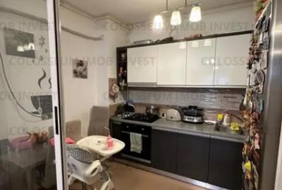 Apartament cu 3 camere decomandat în Tractorul - 3