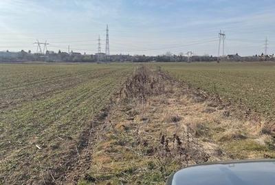 Teren de 11003 mp, în Central - 3