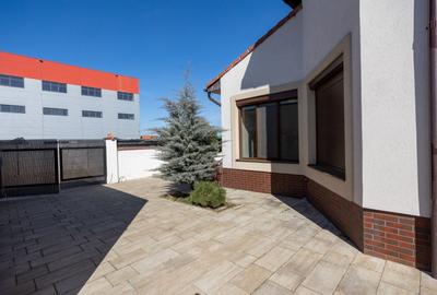 Casă individuală cu 6 camere cu Canalizare în Exterior Est - 54