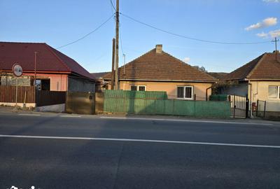 Casă cu 3 camere cu Teren 150 Mp în Central - 1