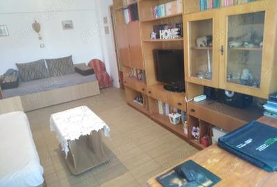 Inchiriez apartament 2 camere, sector 4 - 1