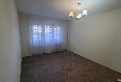 Apartament cu 4 camere decomandat în Republicii - 4