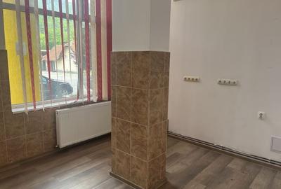 Spațiu comercial, de 100 mp, în Central - 7