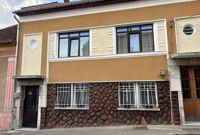 Casă cu 3 camere în Ultracentral