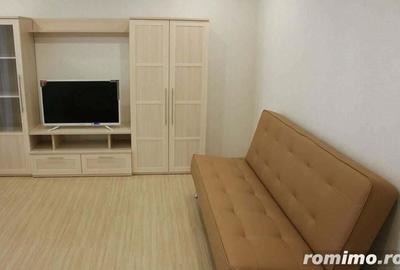 Garsonieră decomandată în Titan