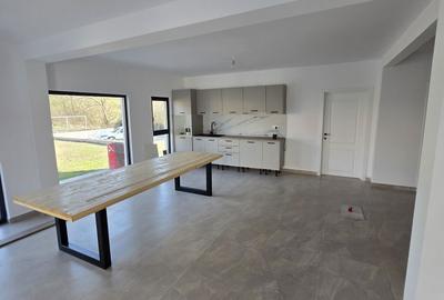 Casă cu 3 camere în Central - 1