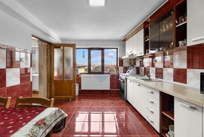 Apartament cu 3 camere decomandat, mobilat în Pârneava - 8